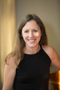 Headshot of Rachel Shelton